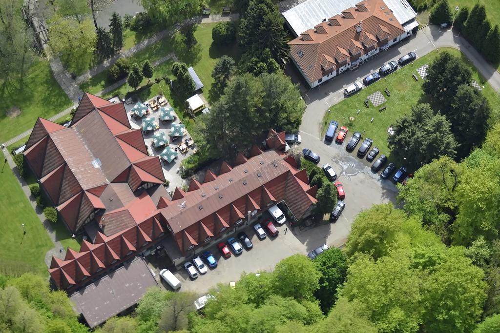 Hotel Konopiste Nova Myslivna Benesov  Exterior photo